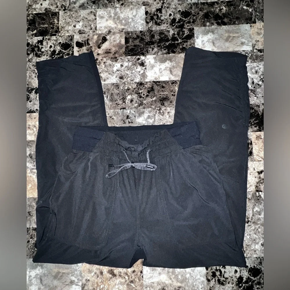 LULULEMON DANCE STUDIO MID-RISE CROPPED PANT 25” BLACK SIZE 4 EUC